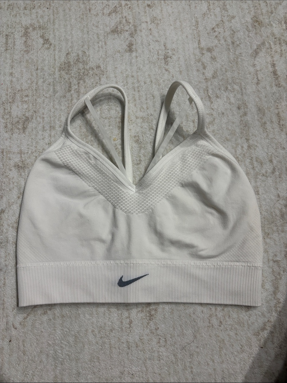 Nike White & Navy Seamless Light-Support Sports Bra